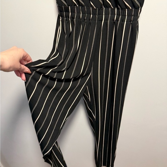 Express Black & White Pin Striped Jumpsuit | size MEDIUM - Picture 6 of 9